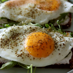 meal ideas with eggs that are fried