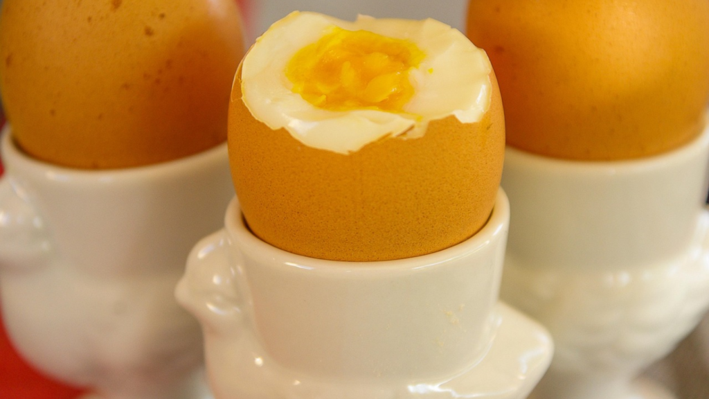 How to Boil Eggs that Turn Out Perfect 2 how to boil eggs that are soft